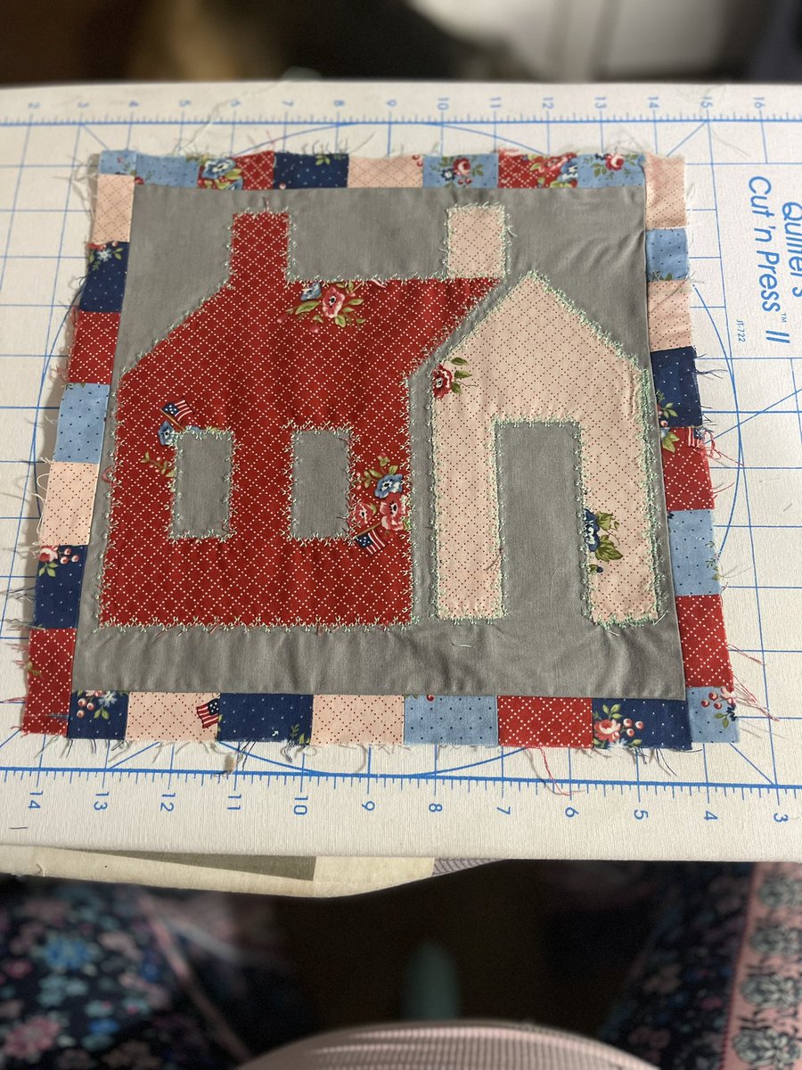 mamagshouse's tweet photo. #accuquilt #accuquiltgobig #accuquiltbuilt #accuquiltschoolhousedie #scrapbusting People ask what I do with the #accuquilt scraps. The #sashing was #made with the #windows #scraps. https://t.co/W53jnsW1Z4