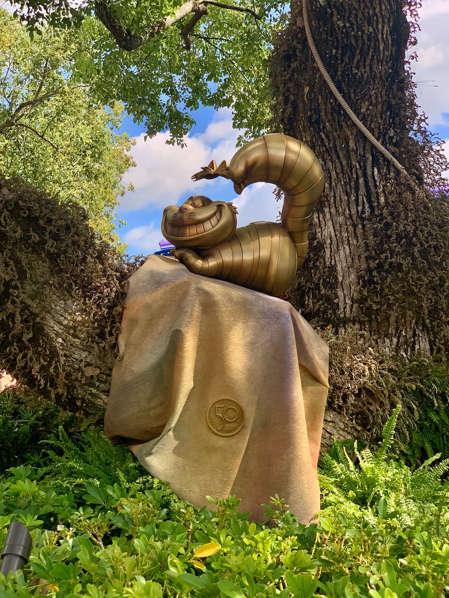 WDWEmptyNesters's tweet photo. Be careful trusting even a golden sculpture/golden statue version of the Cheshire Cat. 
#WaltDisneyWorld #DisneyWorld #WDW #DisneyParks #Disney #DisneyTrip #DisneyFan #DisneyFun #MagicKingdom #CheshireCat #goldenstatue #goldensculpture #DisneyWorld50 #WDW50 #AliceinWonderland https://t.co/XnzvVxZecP