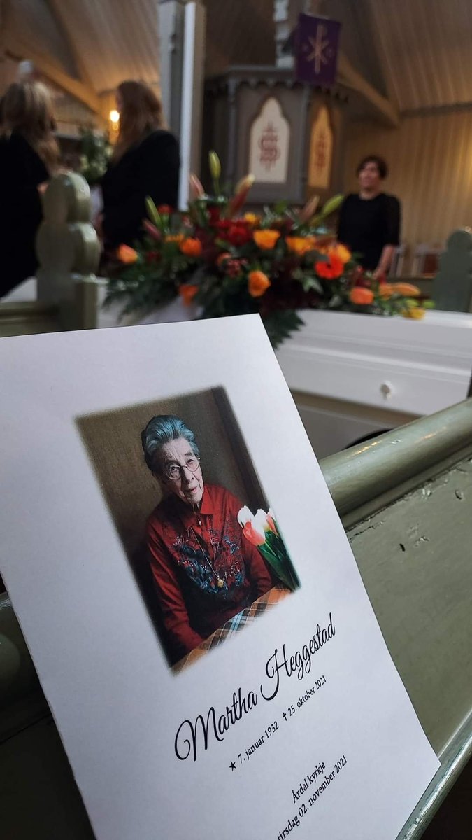 JannickesArt's tweet photo. The funeral was today🌹Now the first link in our #FourGeneration is resting in peace... And my heart is in pieces 💔 https://t.co/qFqkA3Ua5r