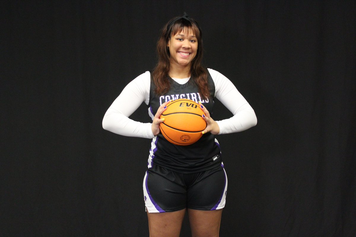 Thanks Coach Hassell and Coach Beadle ..I had fun at the game and the tailgate 💜and plus took some amazing photos !!!thanks again for the amazing time and go cowgirls !!@HSUAthletics @CoachHassell <a href="/CoachBeadle7/">Aaron Beadle</a>