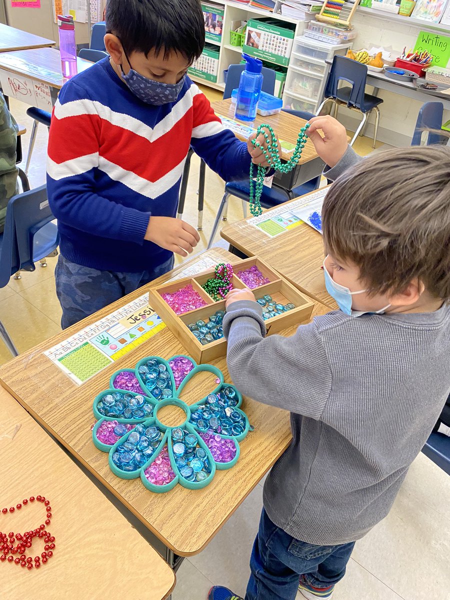 EastviewTDSB's tweet photo. So beautiful to see students engaged in learning about patterning while making Rangoli designs and painting Diyas for Diwali! Thank you to @DollyPanday for inviting me to participate! @LC3_TDSB @tdsb #Diwali2021 https://t.co/5LVYLkwzBy