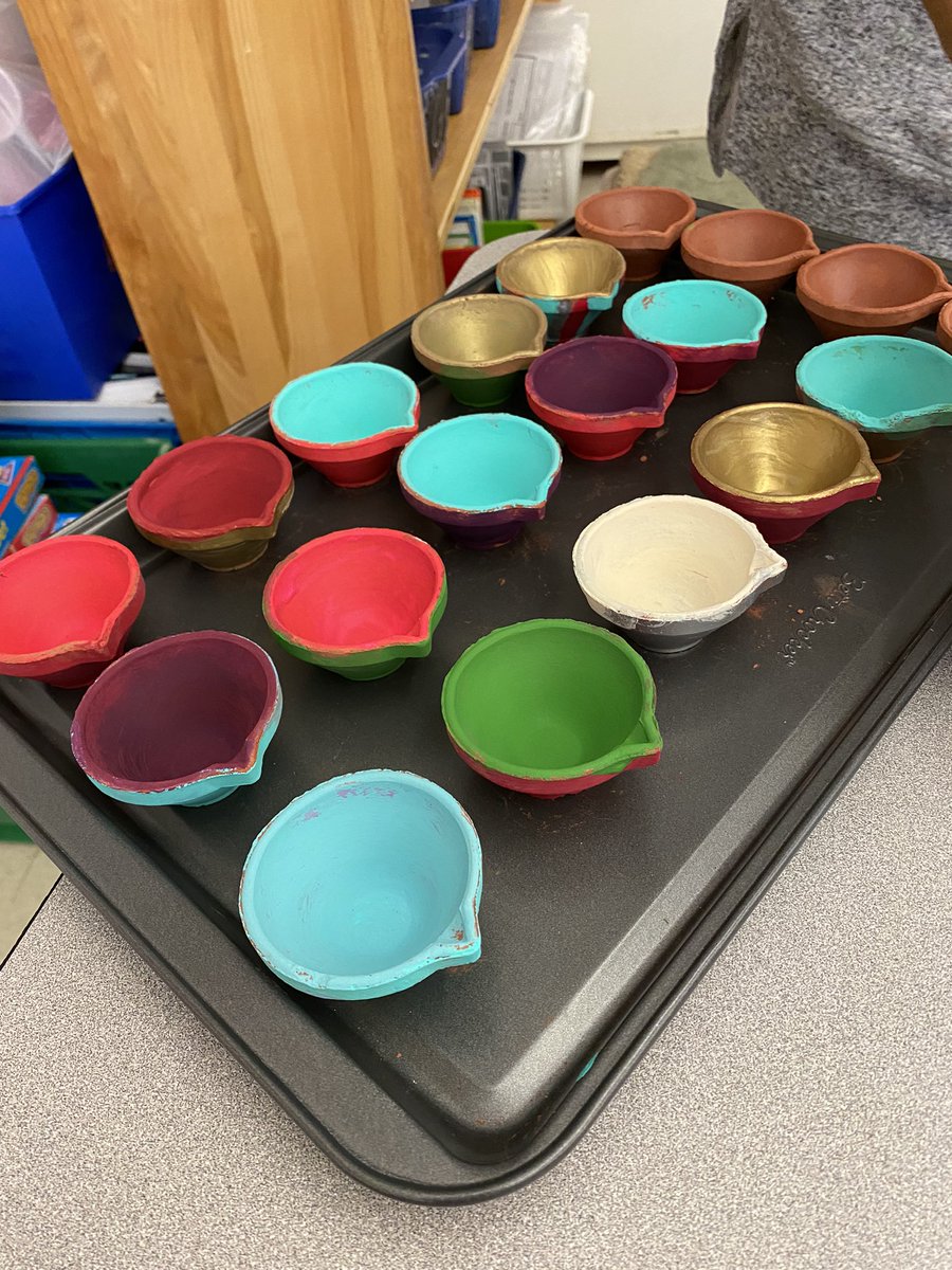 So beautiful to see students engaged in learning about patterning while making Rangoli designs and painting Diyas for Diwali! Thank you to <a href="/DollyPanday/">Dolly Panday</a> for inviting me to participate! <a href="/LC3_TDSB/">TDSB LC3</a> <a href="/tdsb/">Toronto District School Board</a> #Diwali2021