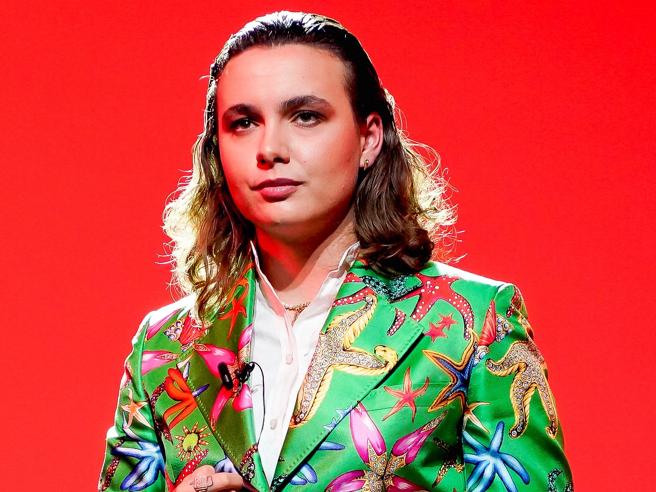 Madame, monologo tv: “Un anno fa prendevo ansiolitici come acqua e piangevo. Ora ho  st... csera.it/83be578fWo