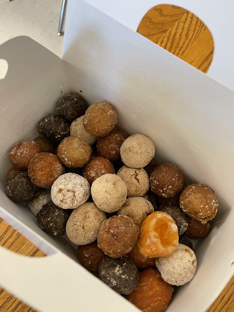 Started the week off with a sweet treat! Our class met last week’s Reading iReady goal with over a 70% class average of lessons passed. We have now raised our goal and students are tracking their own progress on iReady. #ireadyrisingstars