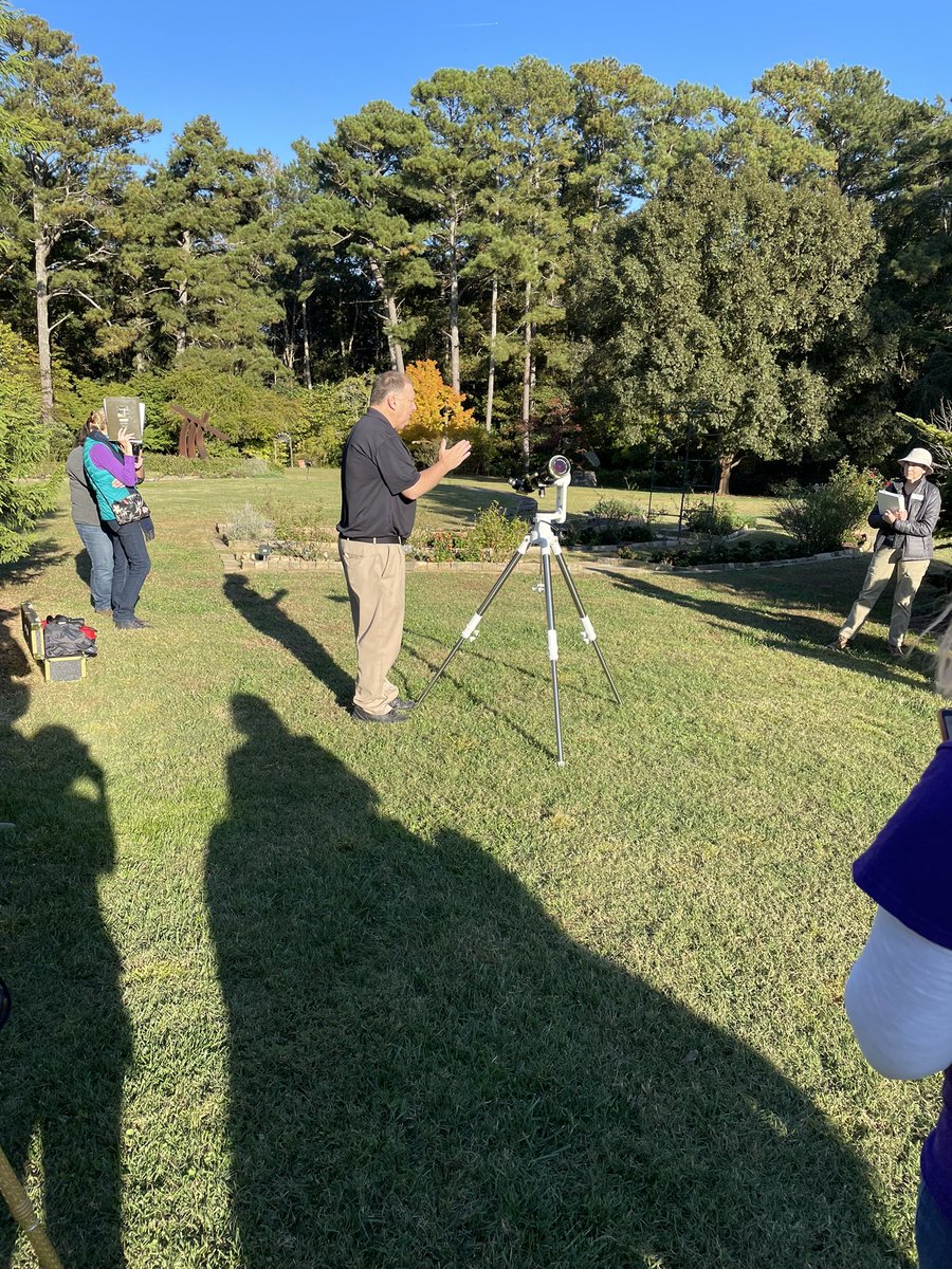 ARTwithJessica's tweet photo. Such a fun night with Teacher Leaders @SmithGilbertGA We loved walking the garden and learning SO MUCH. All of the Fine Arts + STEM synergy was incredible! @CobbVisualArts @CobbPerforms #cobbsteam #steam @STEMsally https://t.co/GCBjYulPMR