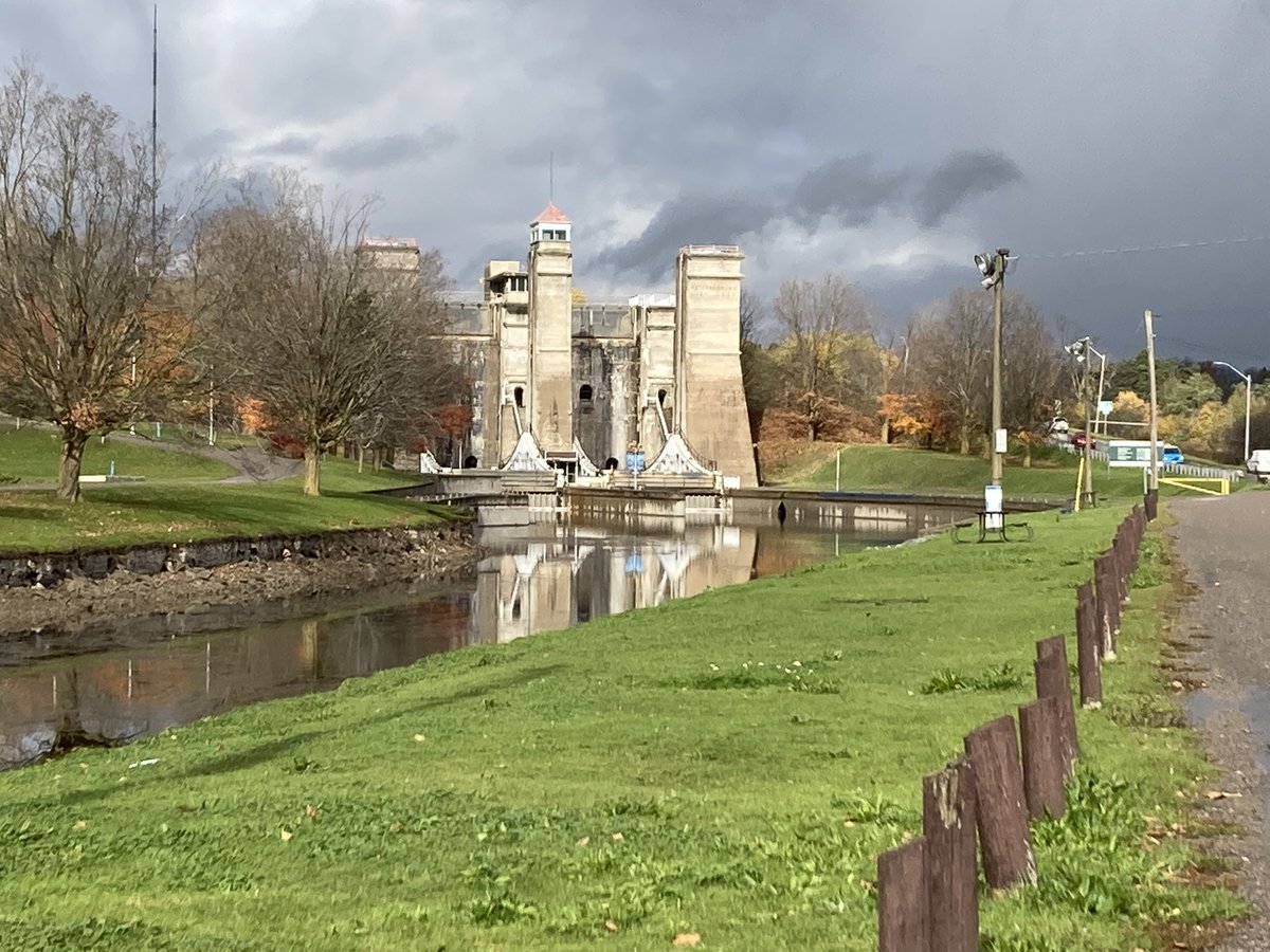 cloudpictures7's tweet photo. @caleybedore here’s a pic of the Liftlocks today! https://t.co/v7wOUYyQ7F