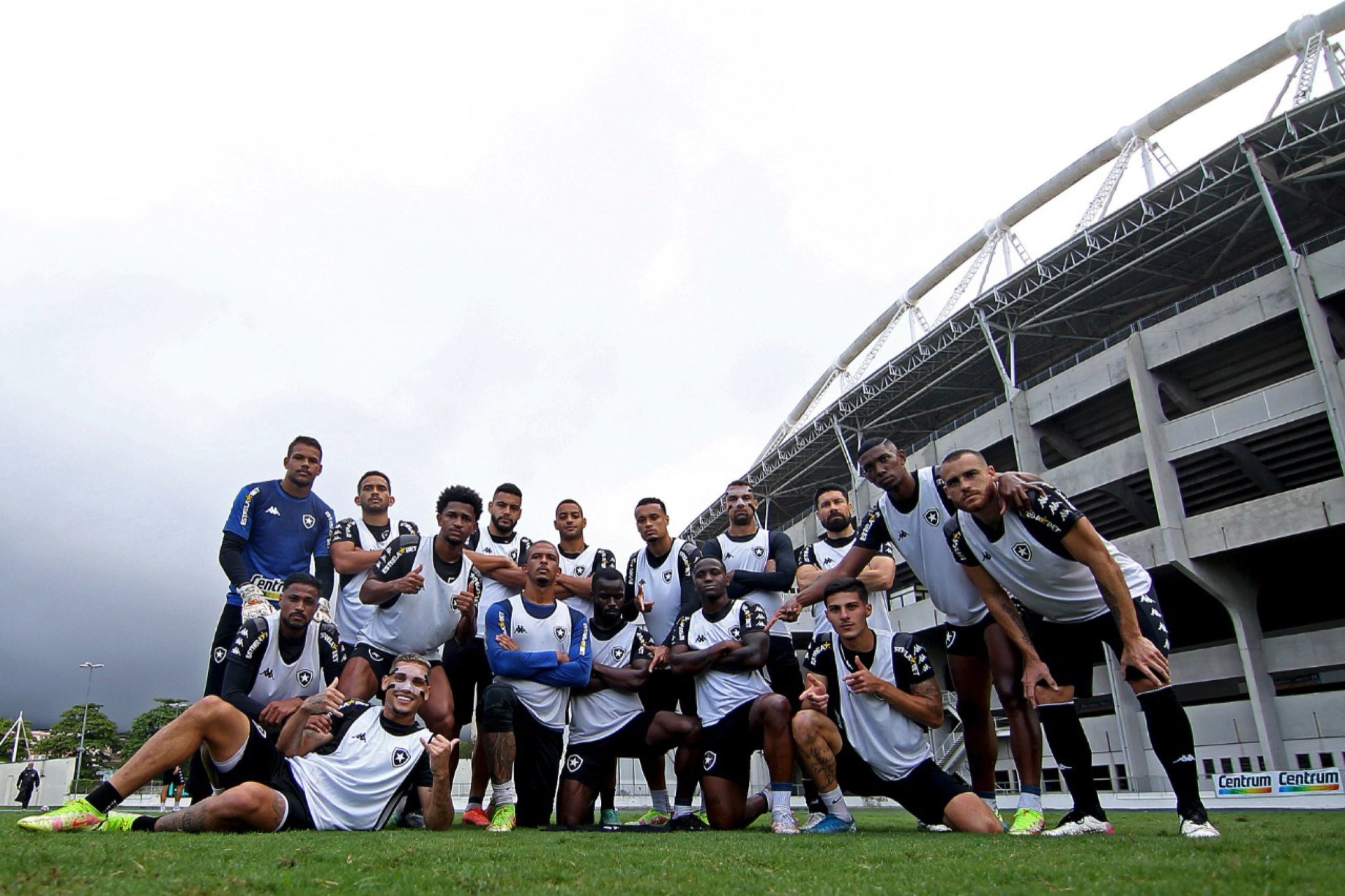 Equipe do Botafogo está unida em busca do objetivo de voltar para a Série A do Brasileirão. Foto: Vitor Silva/BFR