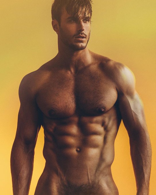 1 pic. S T U N N I N G 💛
#DamnHotBod 🔥

DUSTY 🇺🇸 LACHOWICZ 
@dusty__dusty 

📸 Brian Jamie
@brianjamie