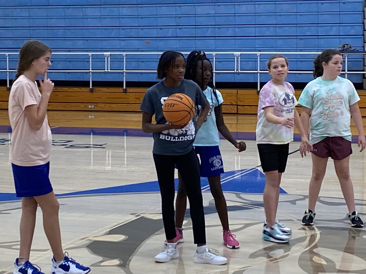 SCLadydogs's tweet photo. Ladydog tradition, good day of practice today after school with sixth grade. #BetheBest #AllintheHeart https://t.co/UeluluyiJ3