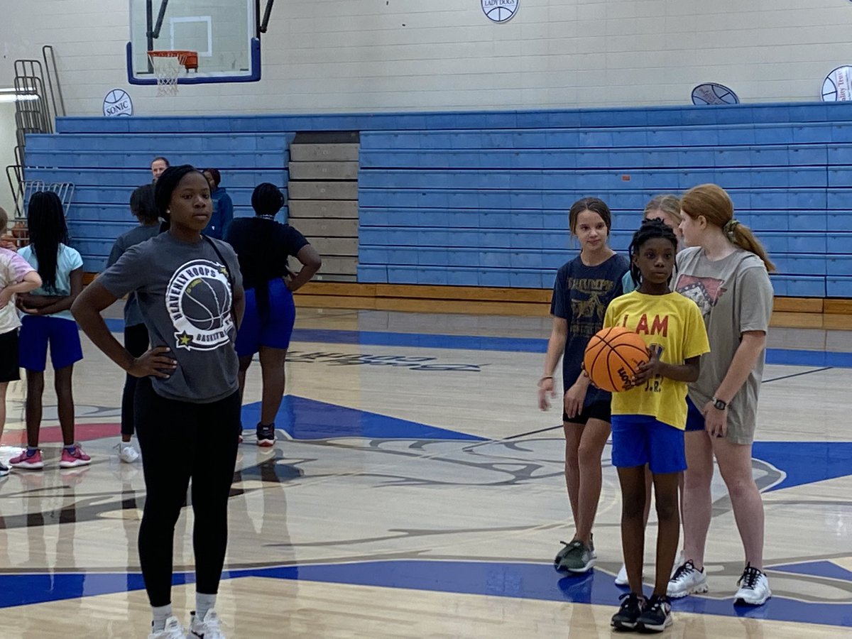 SCLadydogs's tweet photo. Ladydog tradition, good day of practice today after school with sixth grade. #BetheBest #AllintheHeart https://t.co/UeluluyiJ3