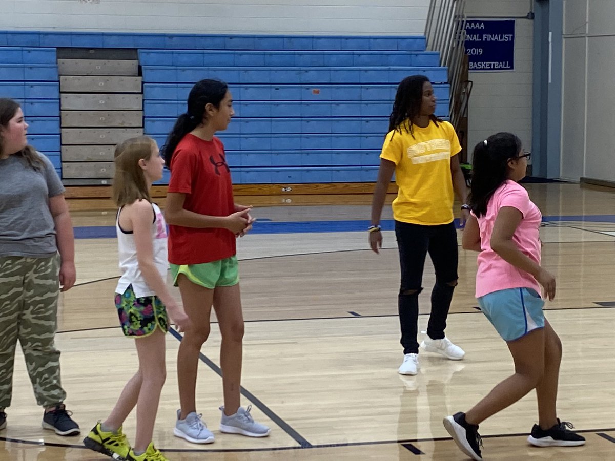 SCLadydogs's tweet photo. Ladydog tradition, good day of practice today after school with sixth grade. #BetheBest #AllintheHeart https://t.co/UeluluyiJ3
