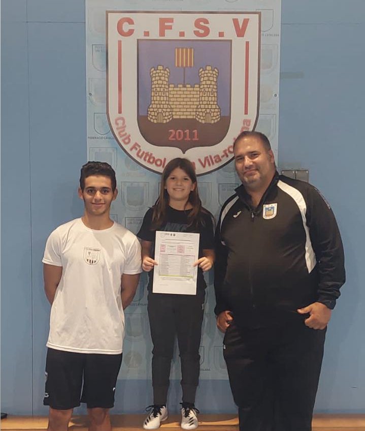 cfsvilarodona's tweet photo. PRE-SELECCIÓ ALEVÍ FEMENÍ TGN
Avui volem felicitar a la Bruna que participarà als entrenaments amb Selecció de Tgn Aleví Femení.
La Bruna va començar a jugar al primer any de prebenjamí. Estem molt orgullosos de tu Bruna, a demostrar el que saps a la porteria i millorar!
♥️🖤♥️🖤 https://t.co/dwdsSbtjh5