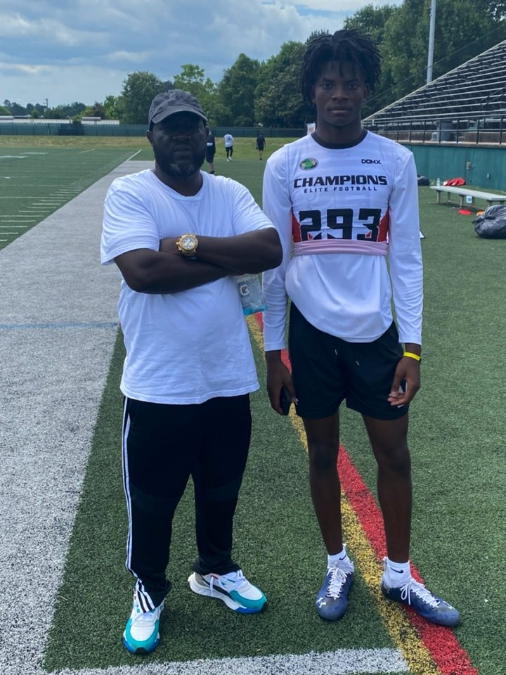Special shout-out to my pops, taught me everything i know, the reason I picked up a football ! I love and appreciate it everything you have done for me🖤🖤 !