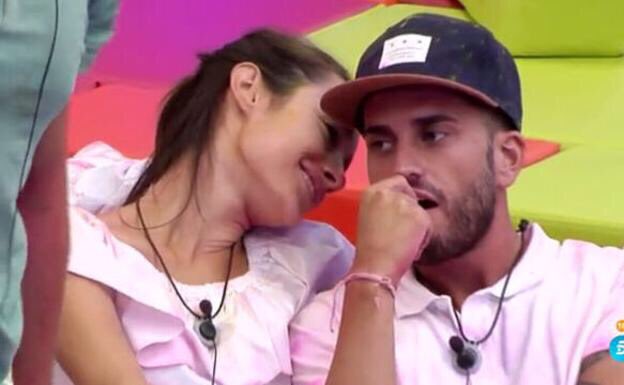 vaque_gh's tweet photo. Adara a Cristina: “Yo tengo más concurso sin ti y sin una carpeta”

Por favor Adara no hables de carpetas que todos tus concursos han sido así…. Que poca memoria tenemos #SecretCuentaAtrás8 https://t.co/XfxK35rAyQ
