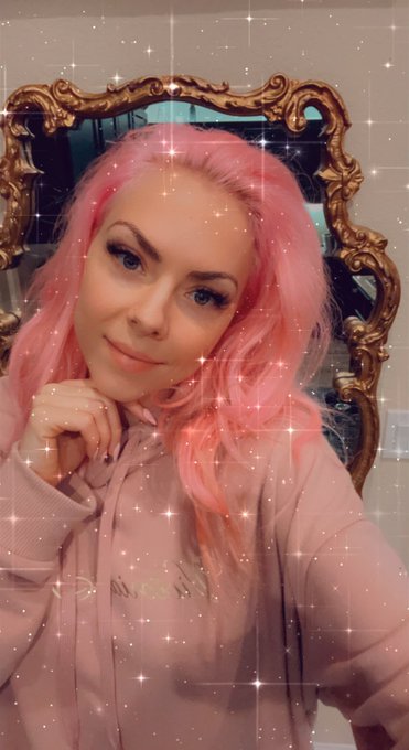 Hi friends! Show day will be tomorrow 👏🏻💕😘 https://t.co/ucvaFGXTvl