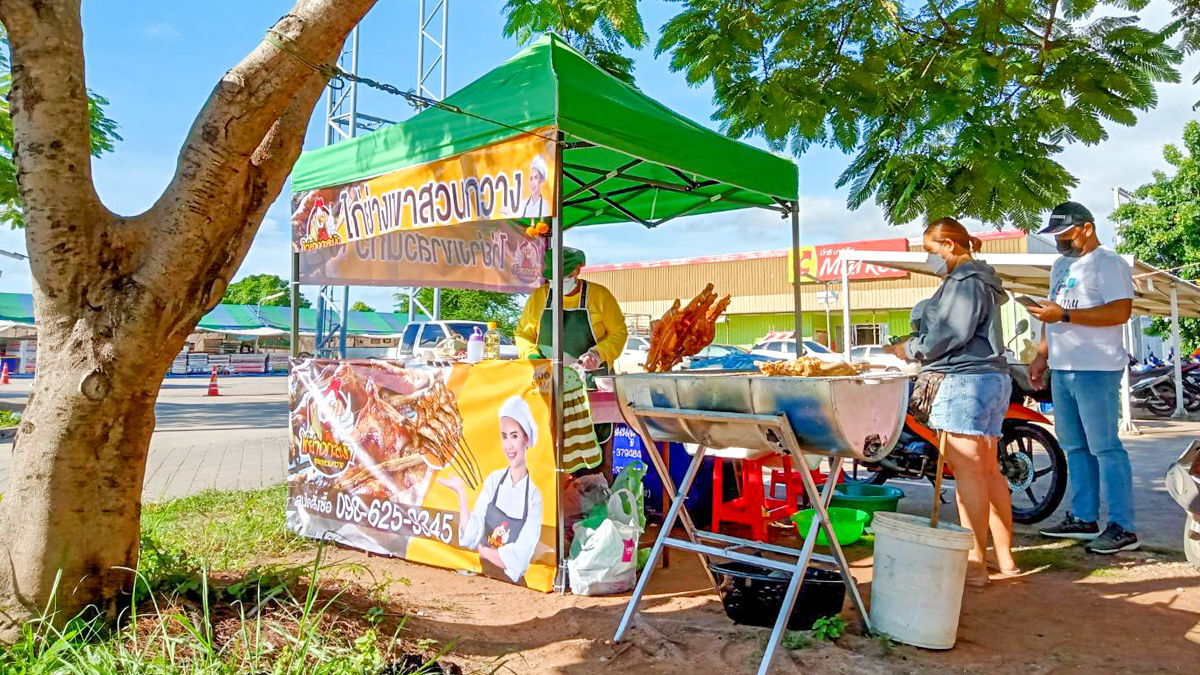 SiamAllFood's tweet photo. ไก่ย่างกะละมัง สูตรไก่ย่างเขาสวนกวาง เปิดสาขาใหม่ นะครับ ใครอยู่ใกล้ Big C โนนสูง สามารถอุดหนุนได้นะครับ รับรอง ความใหม่ สด อร่อย แน่นอน ครับ ^^

ขายส่งไก่หมักหนีบไม้พร้อมย่าง สูตร ไก่ย่างเขาสวนกวาง | สนใจ แอด Line : https://t.co/UxrYVZZK5f หรือ สอบถาม 064-936-6983 https://t.co/zBldep5nXC