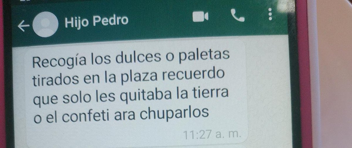 Ferfle3116's tweet photo. @Sanjuan3423 ¿Y su esposo dónde está? Digo, porqué aquí dice que está muy mal. ¿Su esposo aún sigo chupando paletas del suelo para quitarles el confeti? 😭🤣 https://t.co/YYscBiGObJ