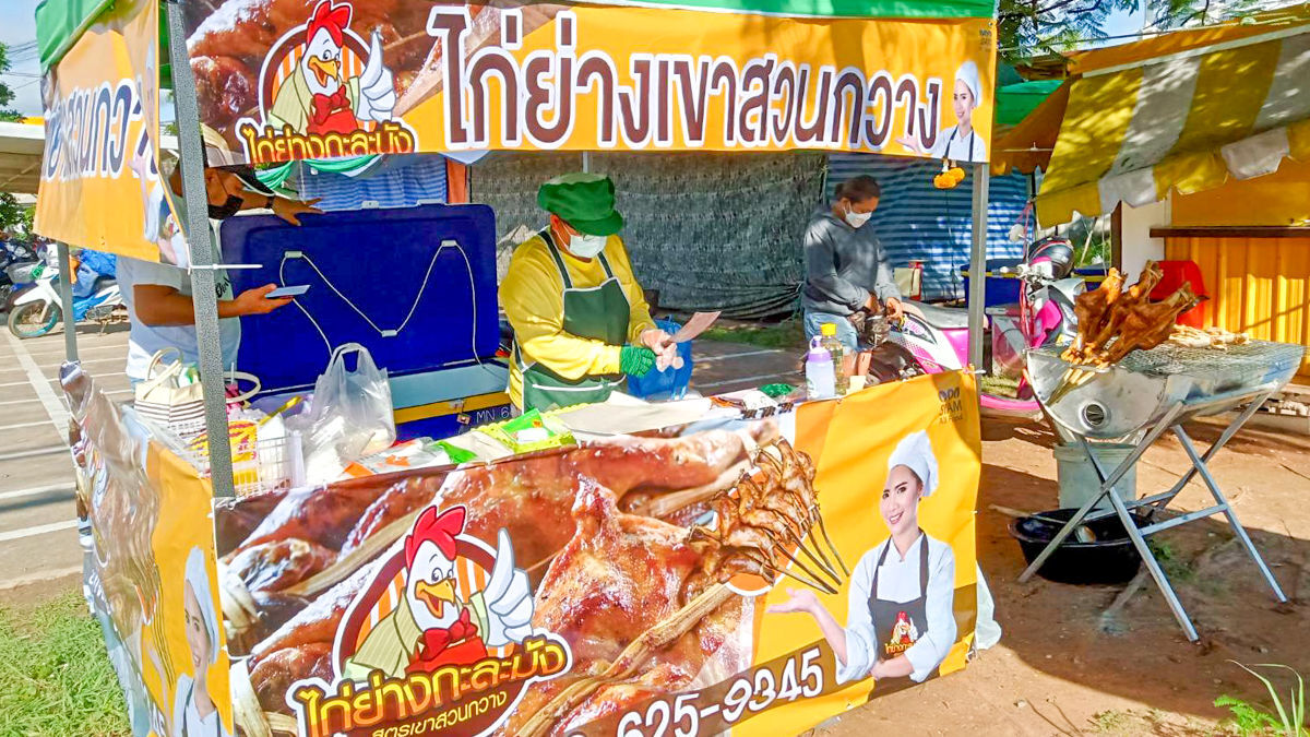 SiamAllFood's tweet photo. ไก่ย่างกะละมัง สูตรไก่ย่างเขาสวนกวาง เปิดสาขาใหม่ นะครับ ใครอยู่ใกล้ Big C โนนสูง สามารถอุดหนุนได้นะครับ รับรอง ความใหม่ สด อร่อย แน่นอน ครับ ^^

ขายส่งไก่หมักหนีบไม้พร้อมย่าง สูตร ไก่ย่างเขาสวนกวาง | สนใจ แอด Line : https://t.co/UxrYVZZK5f หรือ สอบถาม 064-936-6983 https://t.co/zBldep5nXC