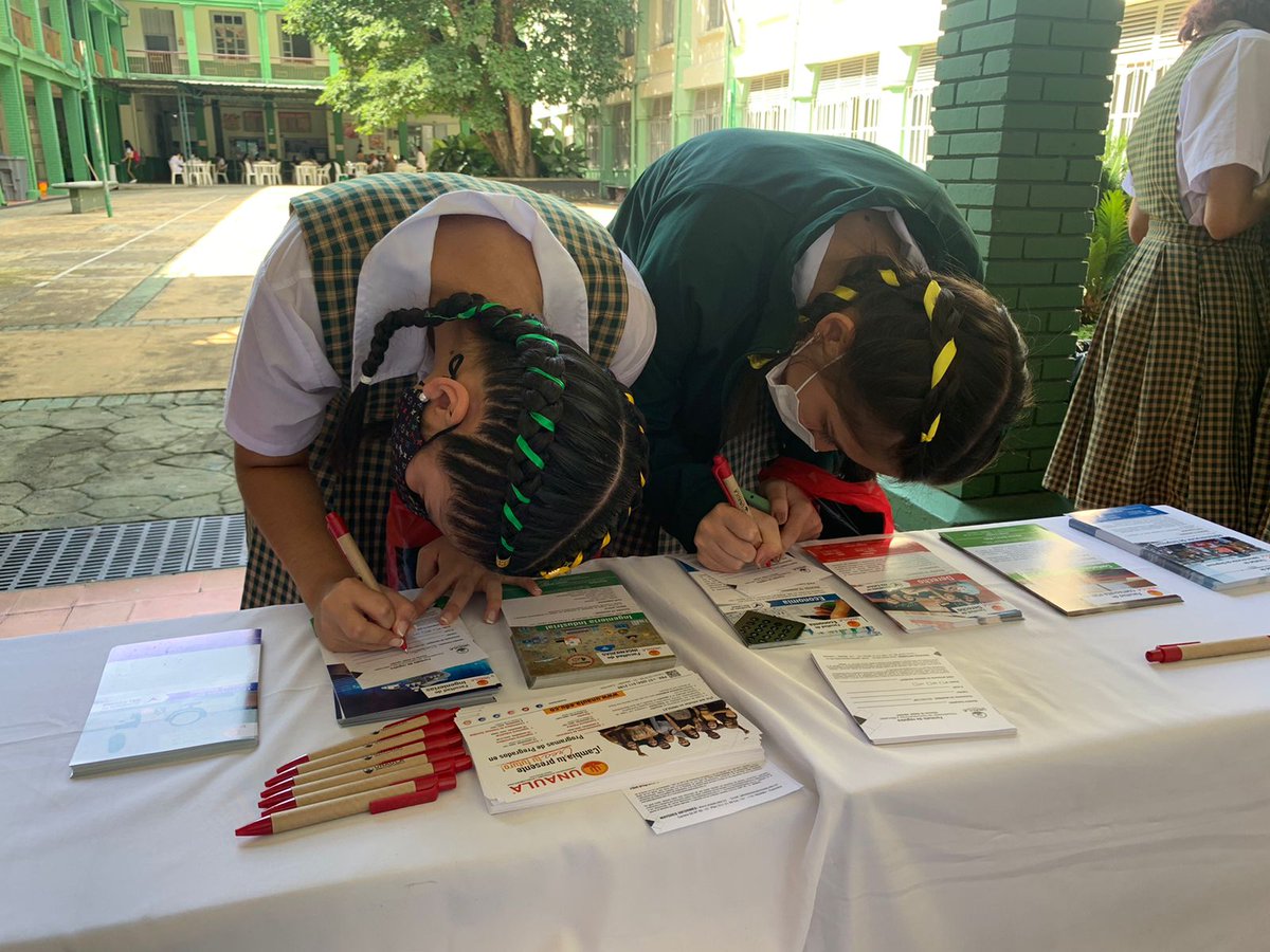 Hola las jóvenes del Centro Formativo de Antioquia -CEFA- conocieron nuestra oferta de educación superior. #Unaulatumejoropcion