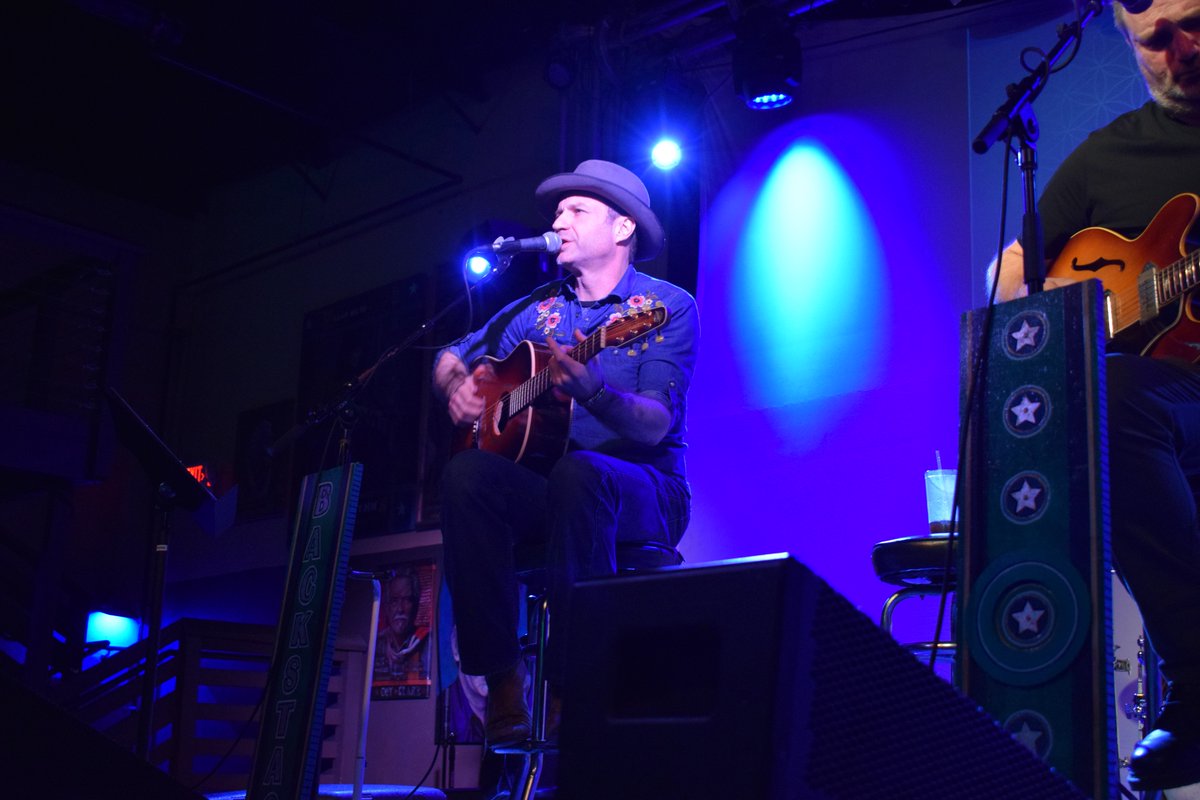 BackstageNash's tweet photo. Check out photos from #BackstageNashville with #DylanAltman, @marshallaltman, @RayStephenson, @abbya_music, @FaithAlexa25, and #MKNA at https://t.co/yQ6Ur35GMZ!
#NashvilleFun #NashvilleTN #TN #songwriter @3rdAndLindsley https://t.co/XWwKlaSL9b
