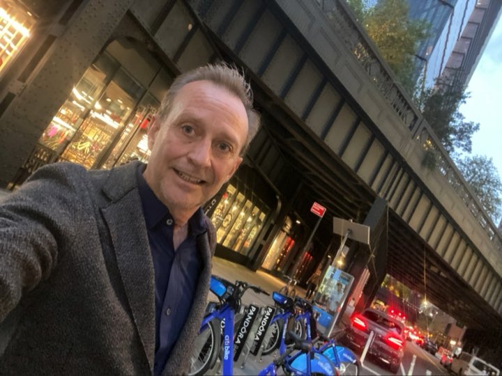 davemorgannyc's tweet photo. Quick @CitiBikeNYC to #Mikos #hudsonyards for industry dinner hosted by @Simulmedia &amp; @camelotsmm with @wahoodude to talk future of tech &amp; media https://t.co/T57vYfBipy