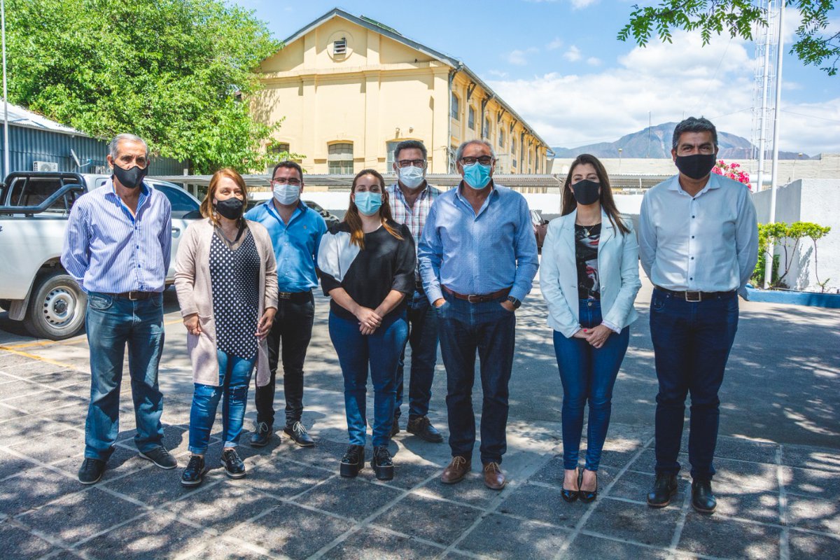 LegislaturaLR's tweet photo. 💧. La vicegob @Florelop junto a la Int. d Arauco @viyilopezz definieron con el @MinAguaYEnergia @AdolfoScaglioni la concreción de obras hídricas que significarán una solución definitiva a la problemática del agua potable en el Dpto. Mañana se inician los trabajos para tal fin. https://t.co/i6qJ7LP4Tl