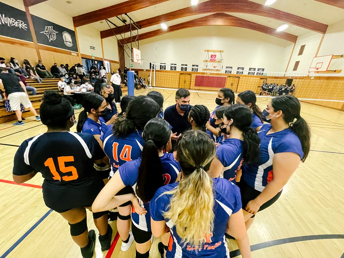 BayTech_School's tweet photo. Congratulations to our Women's Volleyball Team on their championship win over the weekend 🙌🏐🧡💙🦅 #volleyball #Champions #Playoffs #GoEagles #BayTech #CharterSchool #Oakland #HighSchool https://t.co/LTmTi2xNTK