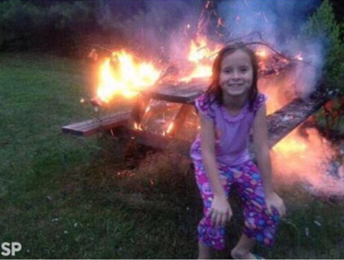 elcosodelapizza's tweet image. Cuando estas al borde del colapso mental pero fingis estar bien