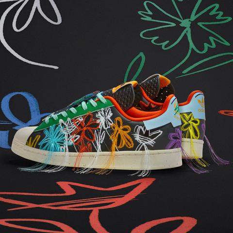 SOLELINKS's tweet photo. Ad: Sean Wotherspoon x adidas Superstar 'SUPEREARTH' Black dropped via SSENSE => https://t.co/wTxTkfym1k https://t.co/fNqbRgnNvk