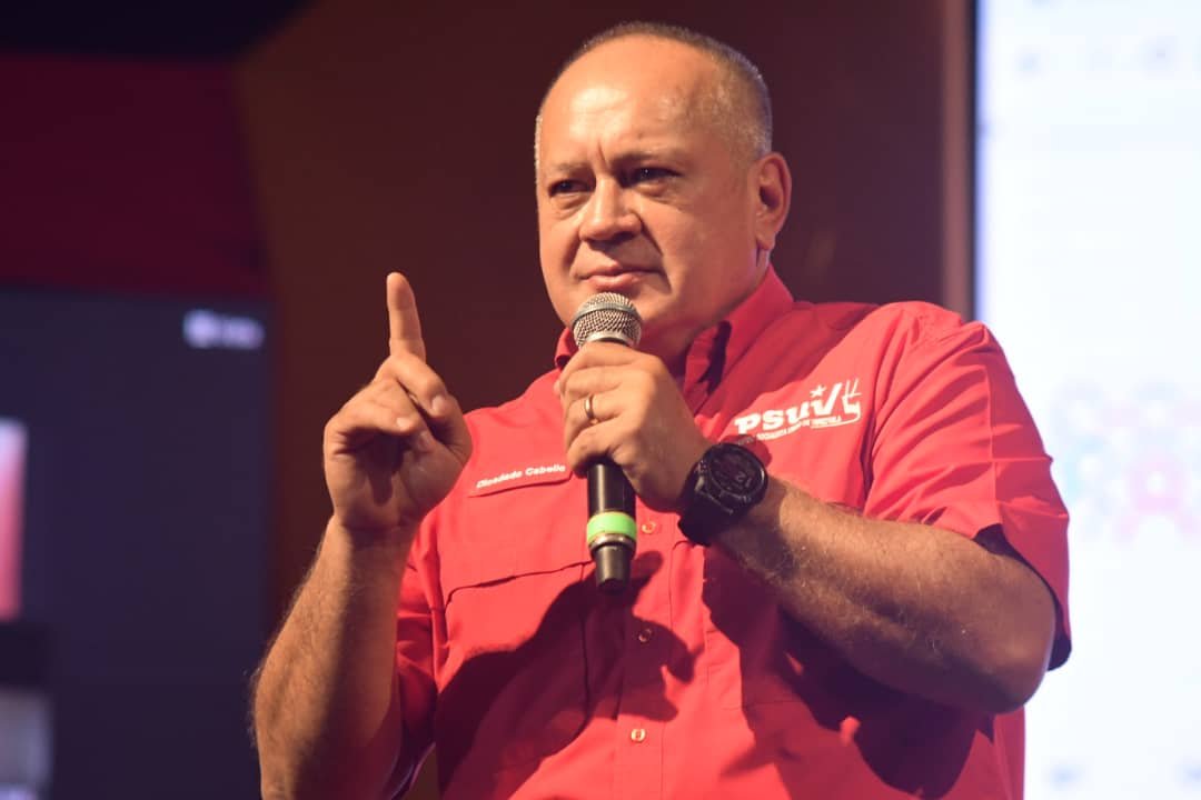 Joselopezpsuv's tweet photo. Estuve en la verificación del 1x10 con parte de la dirección del @PartidoPSUV pasando lista y verificando la organización de nuestras UBCh. Fue un encuentro cálido y de camaradería.Definitivamente cada proceso electoral fortalece las bases orgánicas de nuestro PSUV
@NicolasMaduro https://t.co/bcRgfZdCmy
