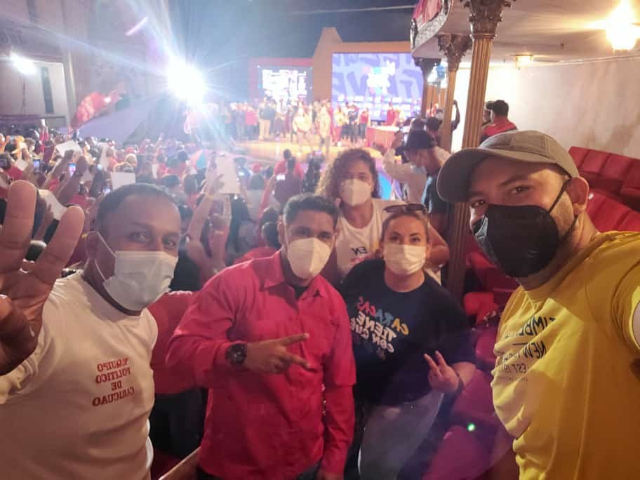 Joselopezpsuv's tweet photo. Estuve en la verificación del 1x10 con parte de la dirección del @PartidoPSUV pasando lista y verificando la organización de nuestras UBCh. Fue un encuentro cálido y de camaradería.Definitivamente cada proceso electoral fortalece las bases orgánicas de nuestro PSUV
@NicolasMaduro https://t.co/bcRgfZdCmy