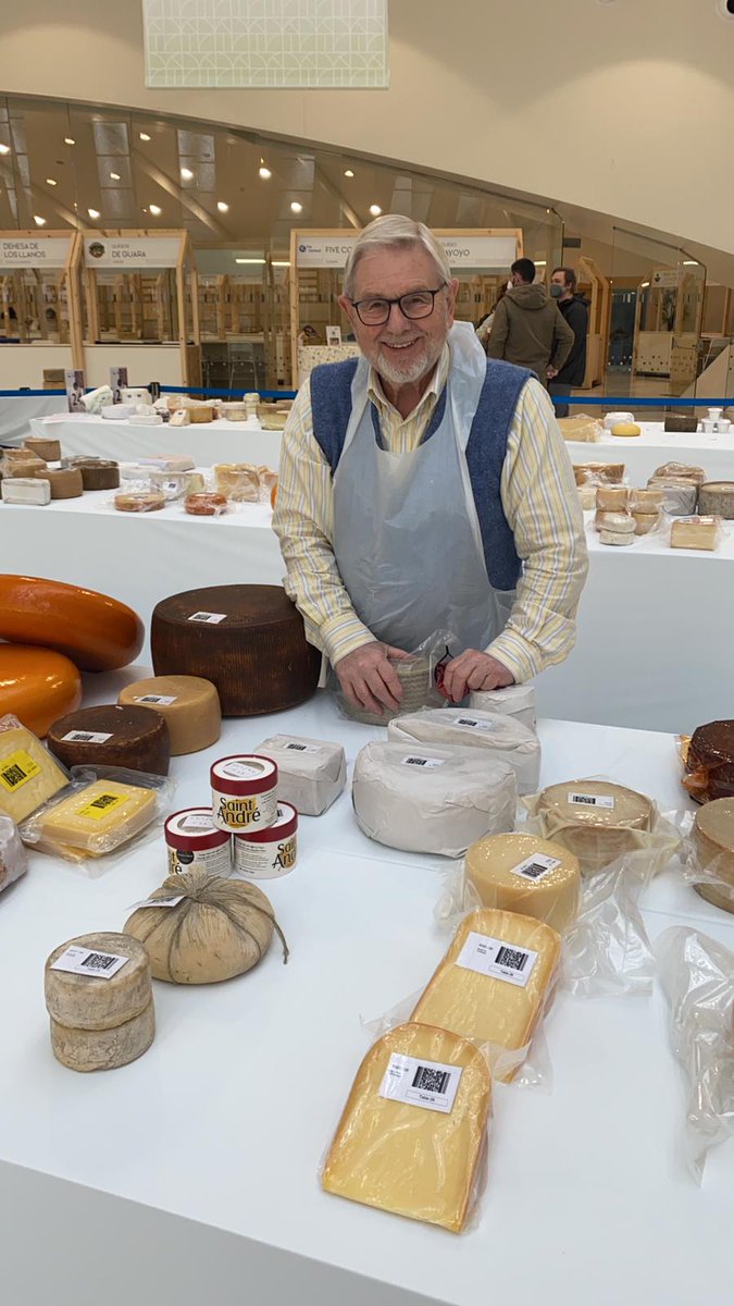 quesosvillasan's tweet photo. Pudiendo conocer al fundador de los "World Cheese Awards", donde estará presente el Proyecto Villasán (Quesos Azules) https://t.co/V2jqogP0gM