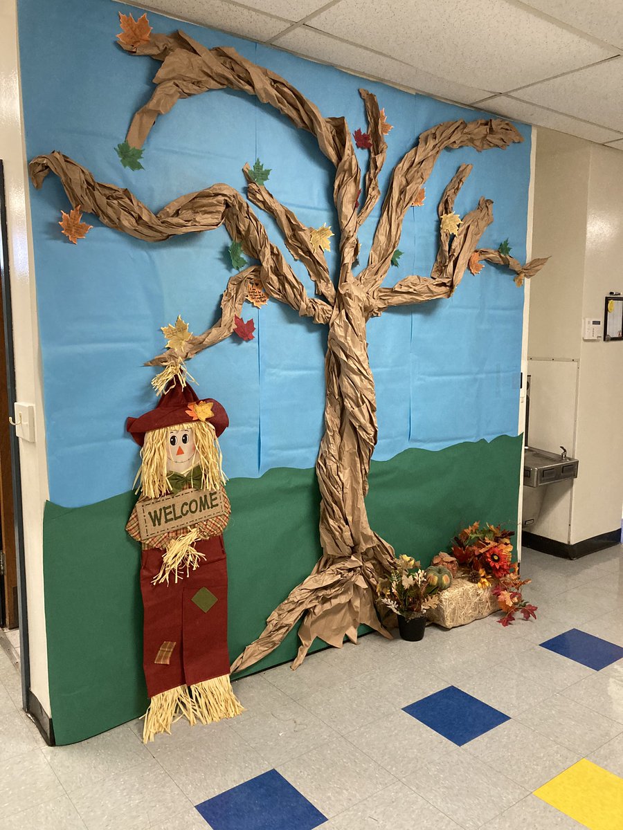 Fannin is “tree-mendously” grateful for all of the good things in our lives! We are excited to add our student and parent gratefuls to our tree! #grateful #Blessed <a href="/SanAngeloISD/">San Angelo ISD</a> @ShellyHuddlesto <a href="/farrahgomez678/">Farrah Gomez, Ed.D.</a> <a href="/ChargersFannin/">Fannin Chargers</a> <a href="/DevinLHagan/">Devin Hagan</a>