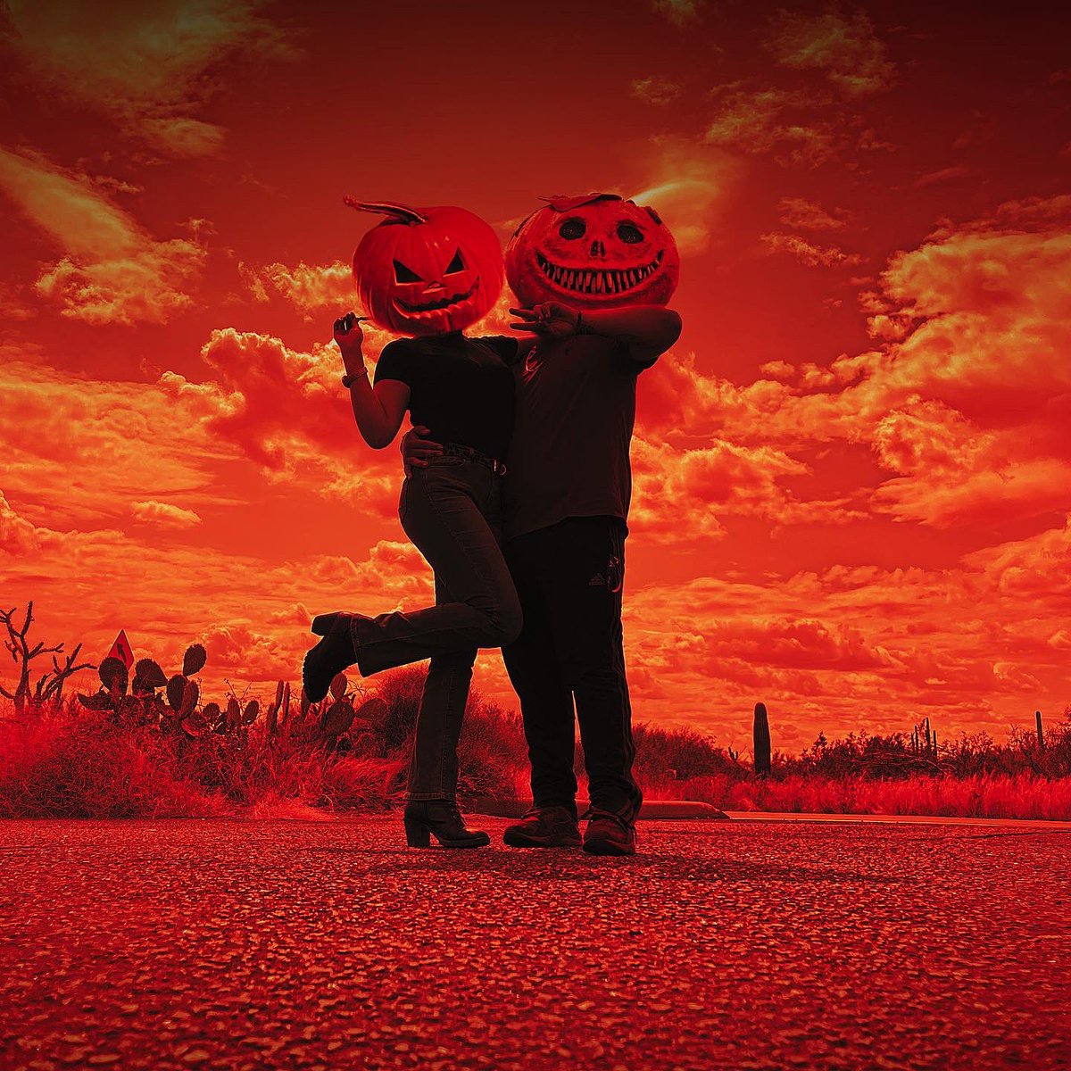 _brissaandrade's tweet photo. Always got my back-o’-lantern 🖤 https://t.co/cCUKmO7NZT