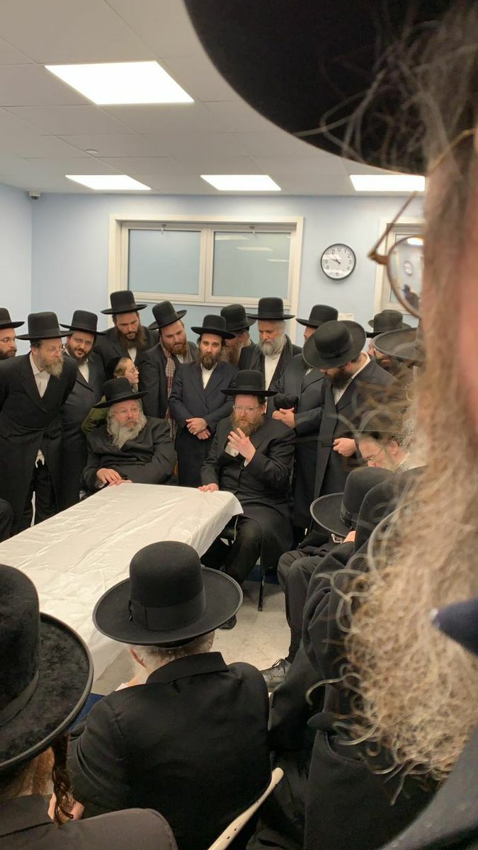 The_Gerrer's tweet photo. בגור מסבירים כעת לנתינים בערוצים הרשמיים שיגדיל תורה אינו מוסד גור כלל ועיקר.
מישהו יודע מה שני היהודים הללו חיפשו שם לפני שלושה חודשים? https://t.co/7ybtV63JuZ