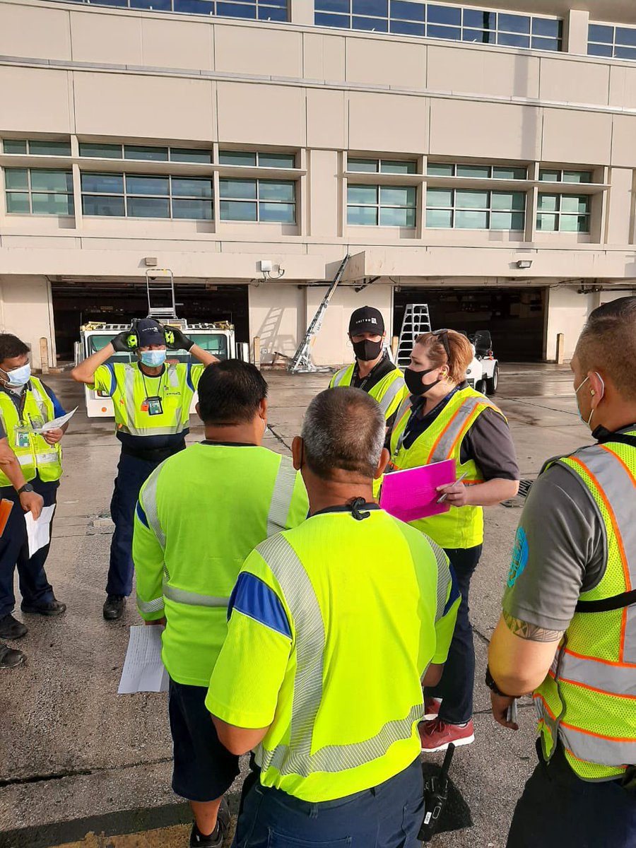 Team GUM pre-arrival huddle and #safetyblitz briefings with special guest @spencer_resh Sharing best safety practices and importance of following SOP! #safetyIownit #beingunited