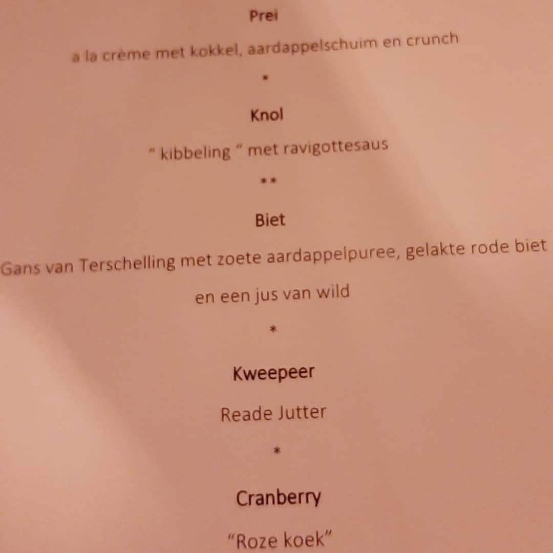 nickenmar's tweet photo. Waanzinnig om te zien en te proeven wat de leerling koks hebben gemaakt van deze prachtige ganzen!
En ook de vers geraapte oesters, kokkels, alikruiken waren super!
#cookitforward #educatie #weetwatjeeet #lokaalkoken https://t.co/wZJAf8MBEL