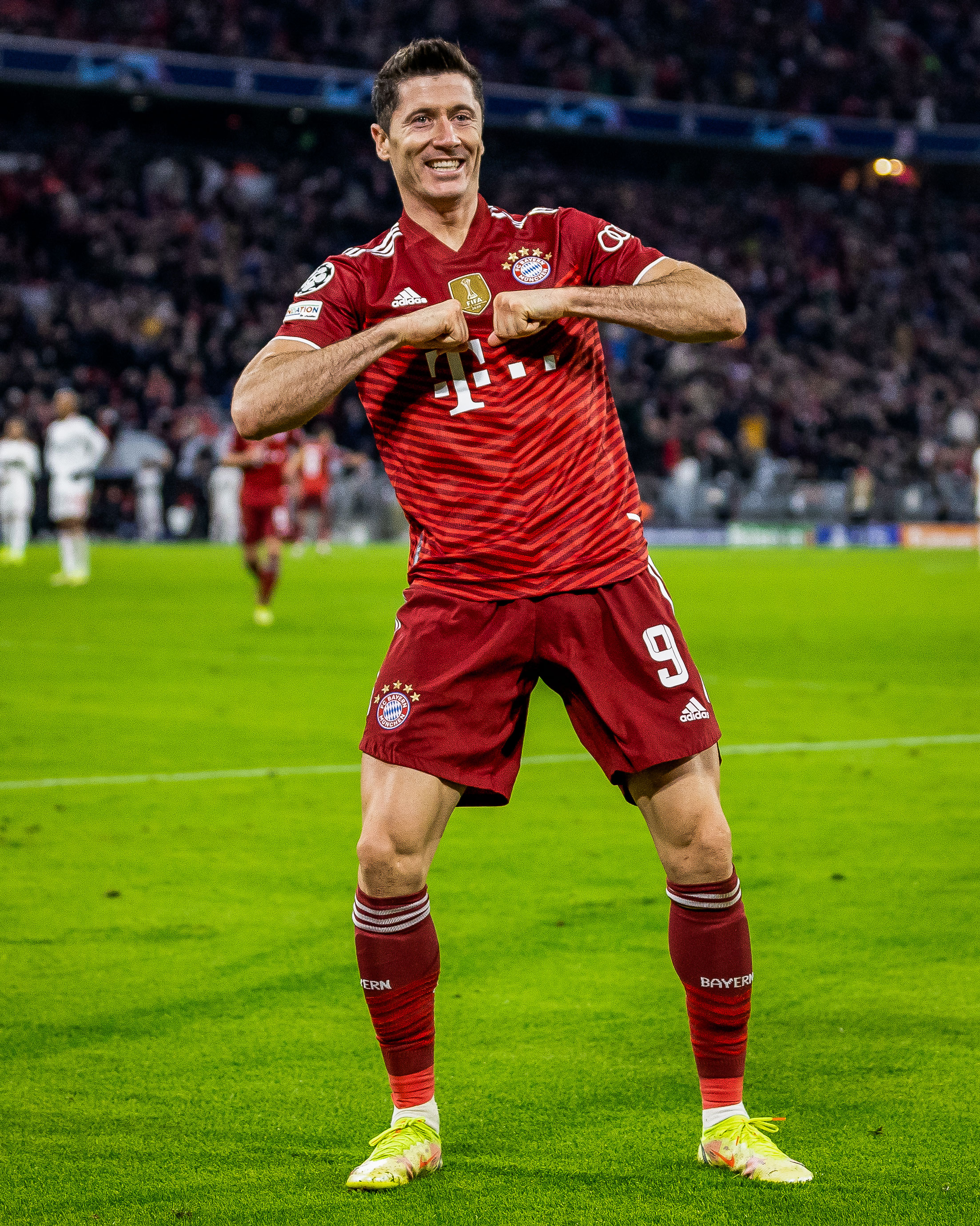 UEFA Champions League: Ballon d'Or favorite Robert Lewandowski breaks Messi, Ronaldo's record, marks his 100th appearance with a phenomenal hat-trick