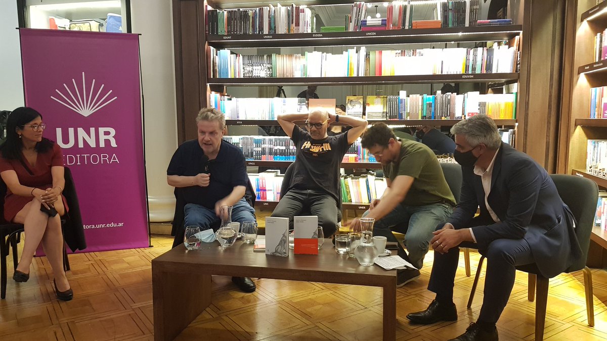 Fantástica la presentación "Perro Negro" libro debut del amigo <a href="/MauricioMaronna/">Mauricio Maronna</a> en la <a href="/UNRoficial/">UNR</a> No falto nadie.