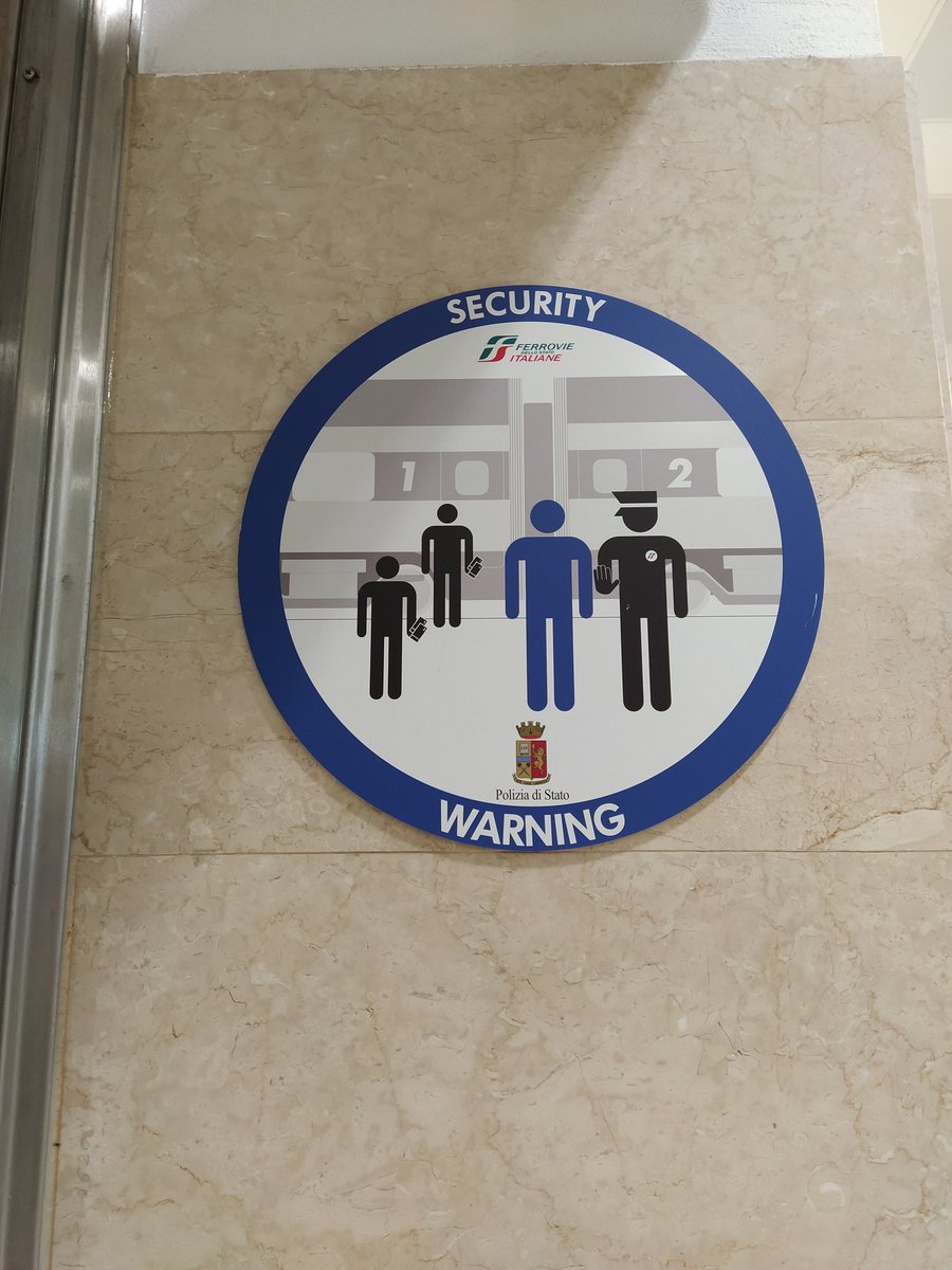 orporick's tweet photo. Non capisco il significato di questo cartello. Ti mette in guardia da persone basse con biglietti in mano? https://t.co/LEwCoqUy1g