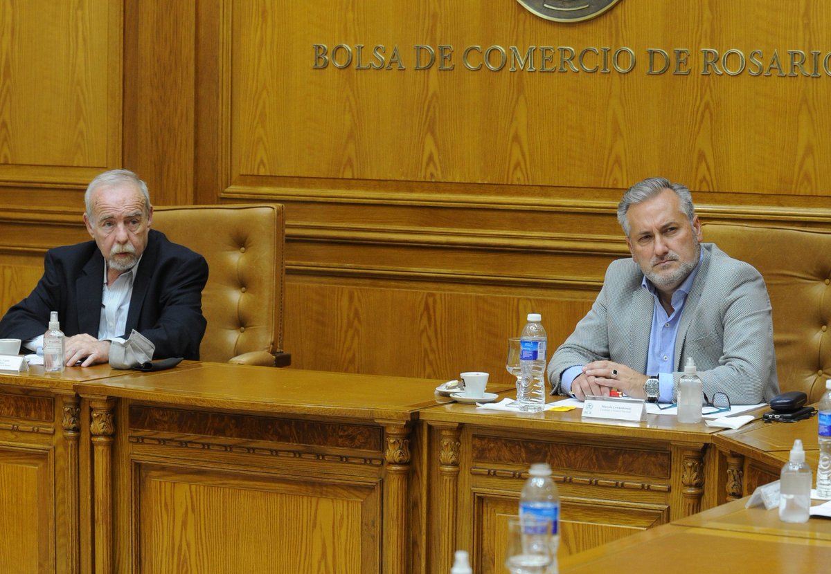 marcelewan's tweet photo. 🏭 La #producción santafesina debe estar a la vanguardia del país

Reunión con autoridades de la @bcrprensa, en la que respondimos distintas inquietudes sobre aspectos de la industria, el agro y la ganadería de #SantaFe. https://t.co/pGgwf7DK3q