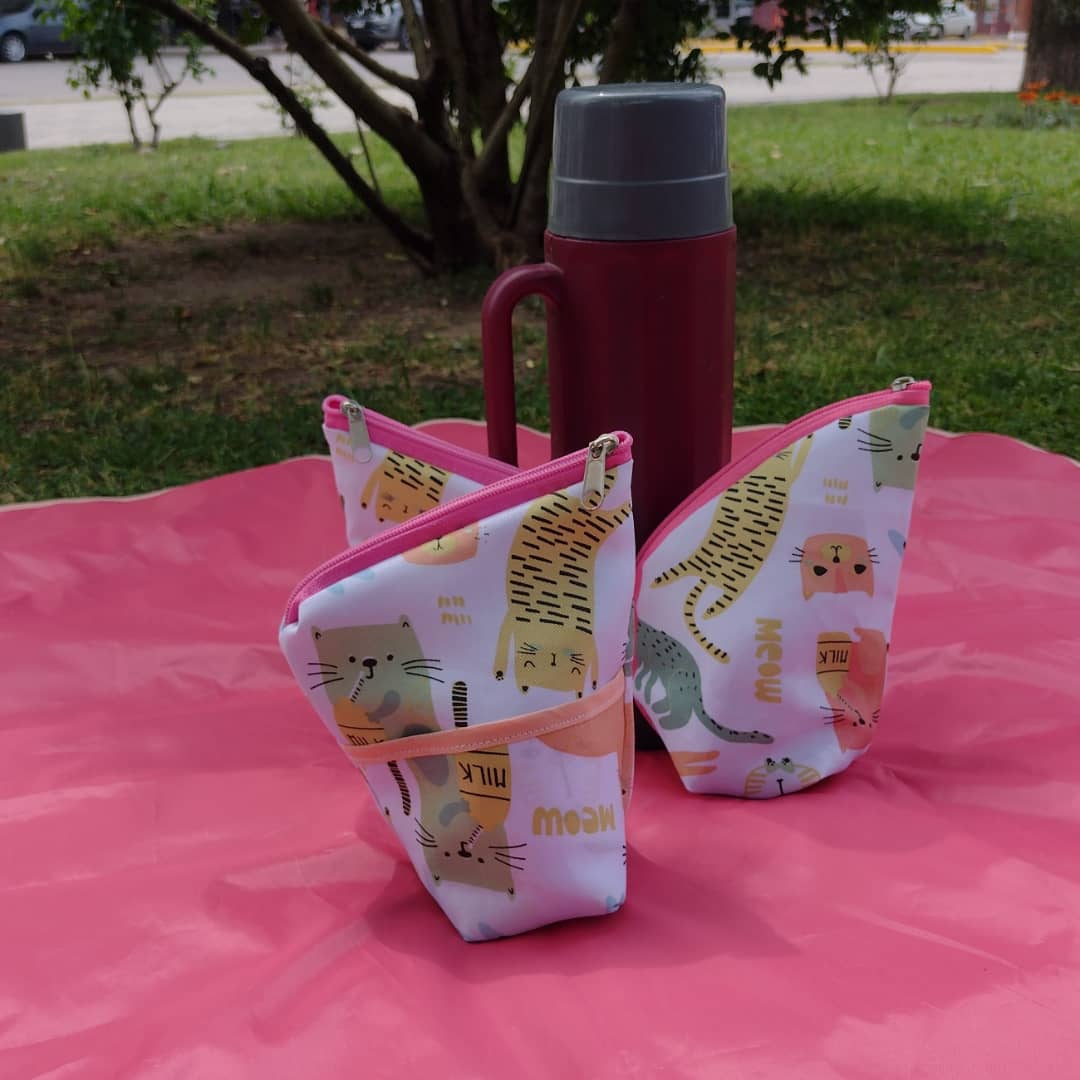 valecruz5_'s tweet photo. Holiii 
Estoy haciendo bolsos que se hacen mantel/lona por pedido a elección de estampa y color 📩
Pueden comprar el bolso solo o el juego completo  🤗 https://t.co/P0zkzQFSgP
