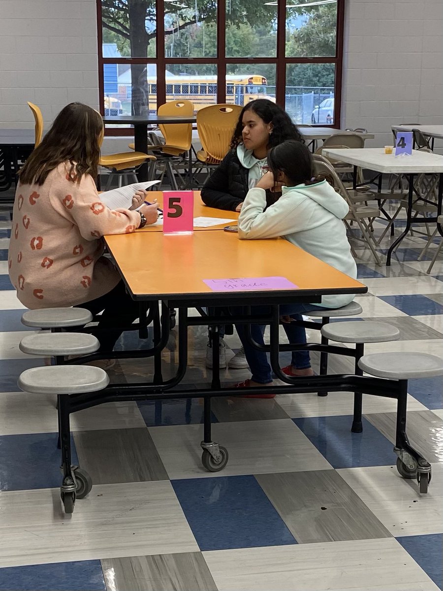 Nelson12Loren's tweet image. Our SIS EL Parent Night is in full swing! #TeamDCS #MakingItMatter @TweetDCS_SIS