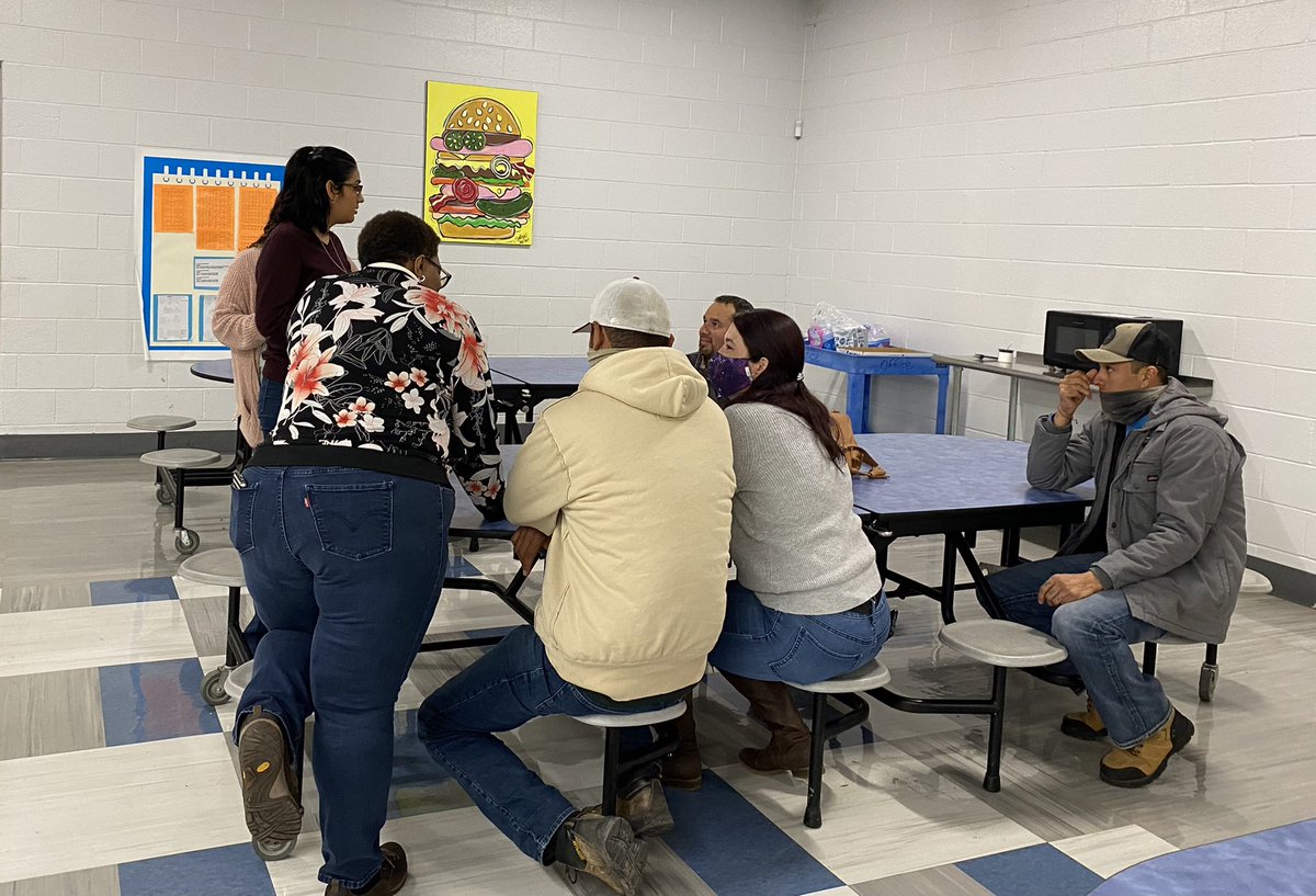 Nelson12Loren's tweet image. Our SIS EL Parent Night is in full swing! #TeamDCS #MakingItMatter @TweetDCS_SIS