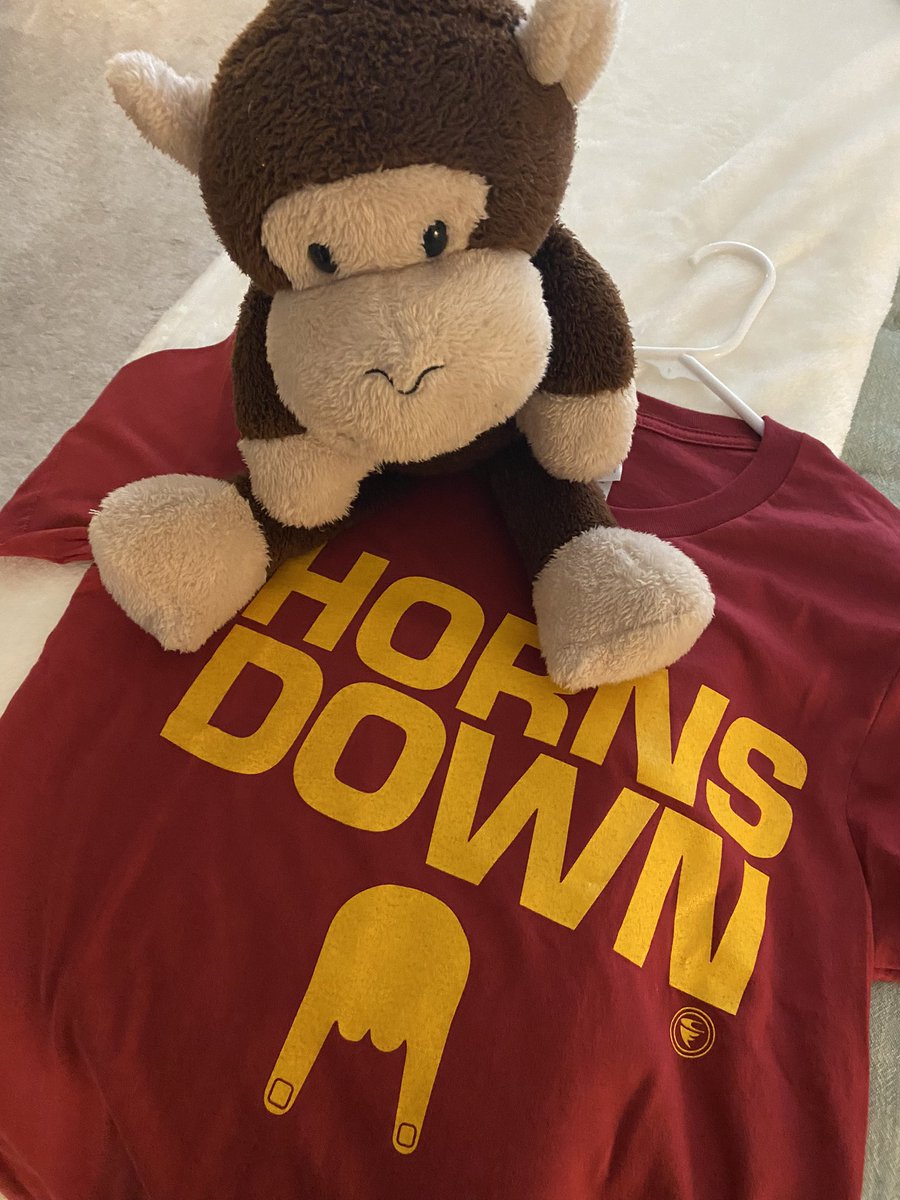 StephCopley's tweet photo. Just finalized my outfit for Saturday. #HornsDown #MonkeysUp https://t.co/aZmBUN91Fp