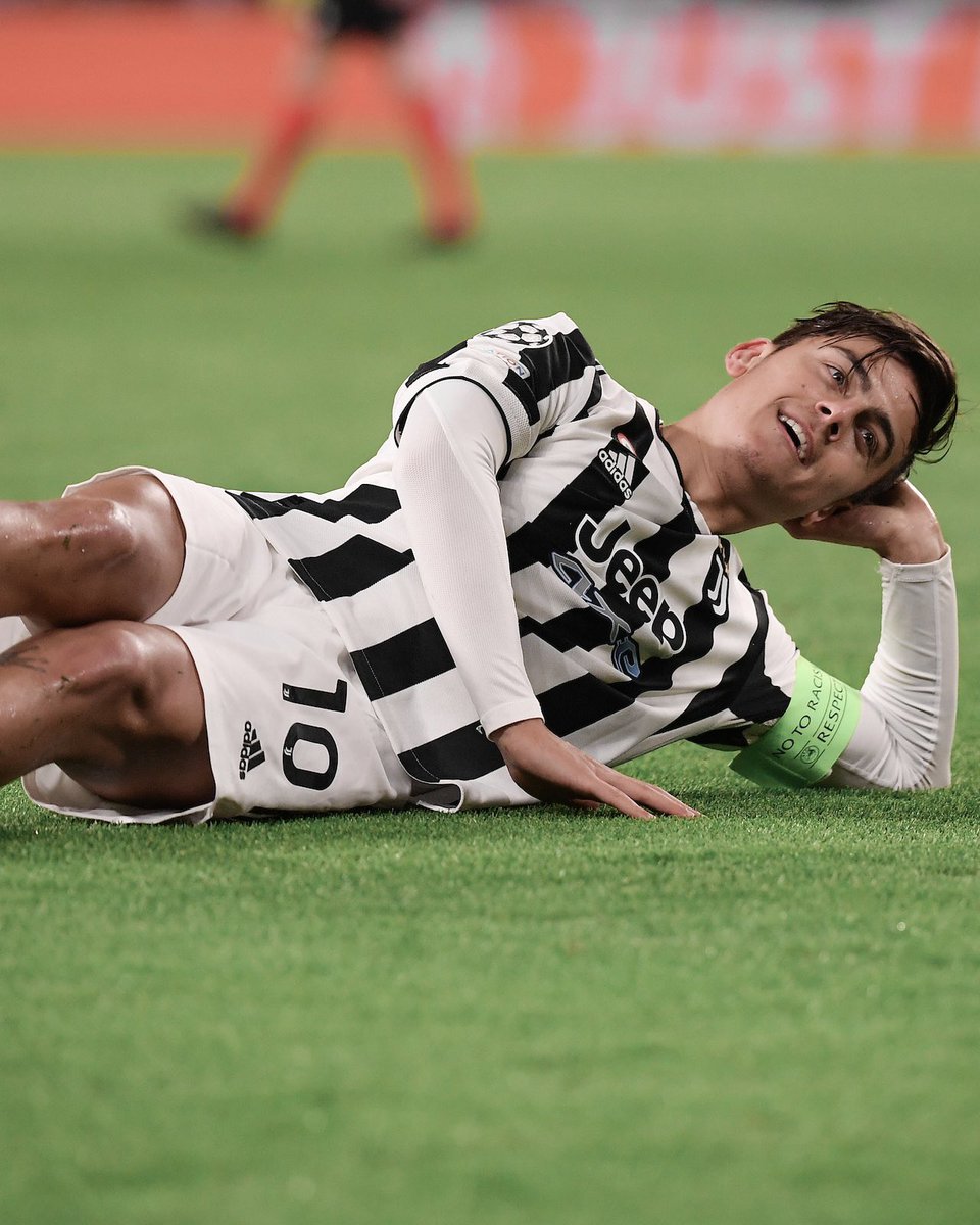 PauDybala_JR's tweet photo. Non c’era un modo migliore per celebrare i 124 anni di storia Auguri Juve! E orgoglioso di aver raggiunto la leggenda “Le Roi” Platini ⚽️ ⚽️ https://t.co/87iPd6NRPE