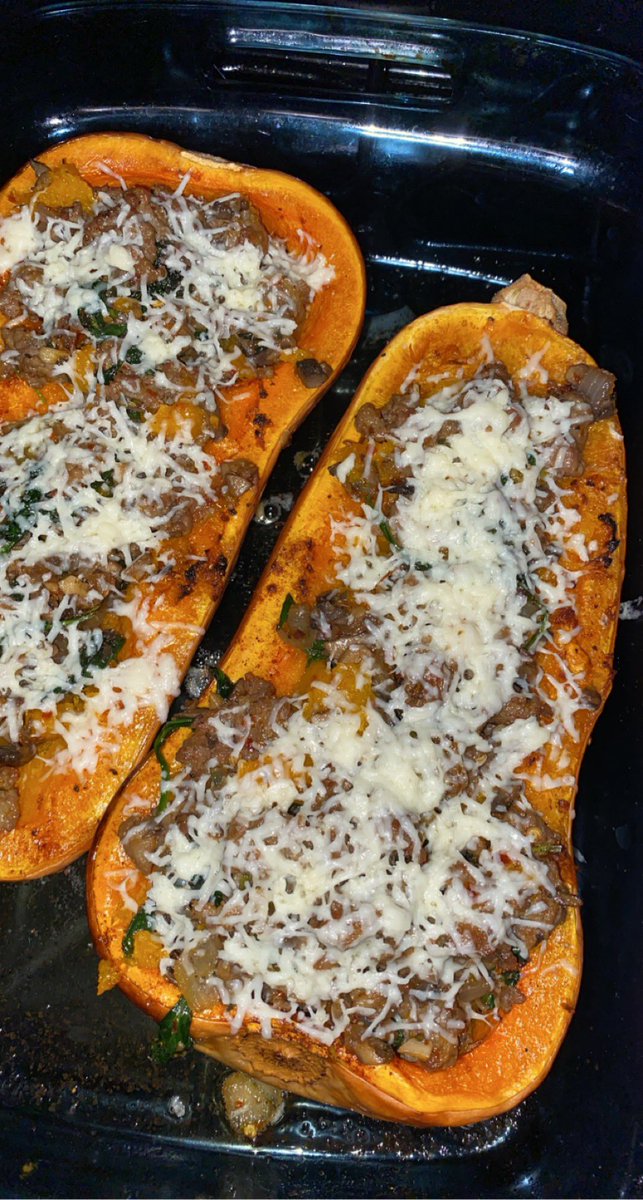 AnnieLowenthal's tweet photo. Made a yummy squash thing and I’m feeling so ✨fall✨ https://t.co/s6xwx8Nugj