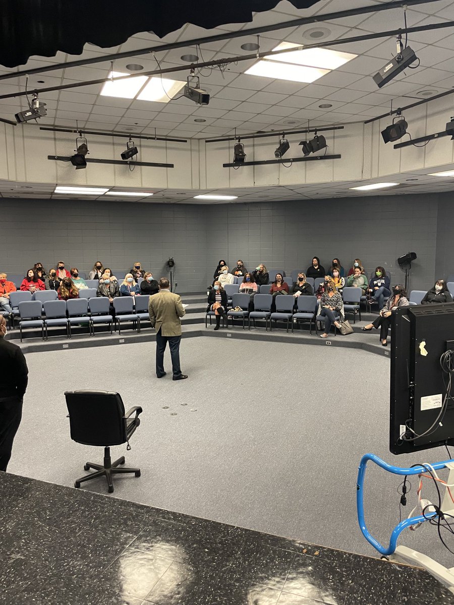 MillsTsd's tweet photo. Great spending time and learning today with our District’s secretaries. Great info shared from Andy(FBI) and Ellis(Mi. State Police). https://t.co/9waHWho8wz
