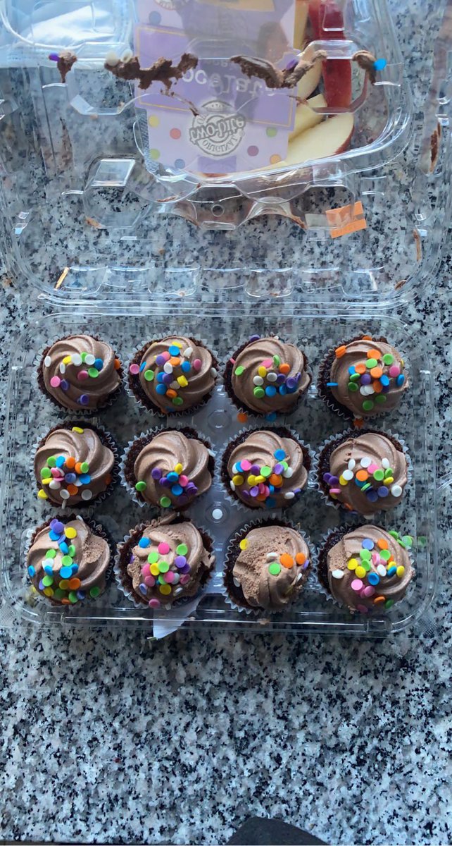 svallalala's tweet photo. birthday cupcakes!❤️ @510 https://t.co/ChkjJusqkM