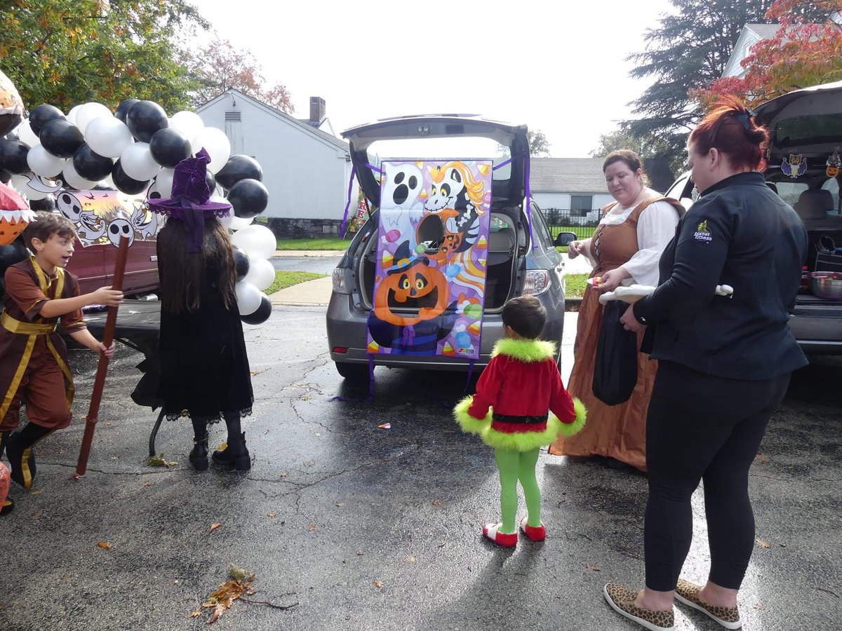 MarplePres's tweet photo. Thanks to all who made our very first Trunk or Treat a delightful success.  What a fun time being with each other and our community!  The pumpkin painting and T-Rex who made balloon animals were particularly fun. https://t.co/Yyrn7iAD86